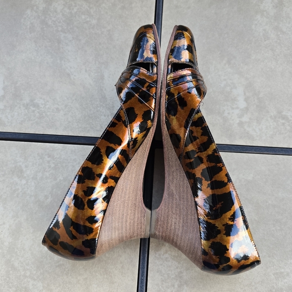Bernardo Gorgeous Animal Print Patent Leather Wedge Pump, 8M - Picture 3 of 8